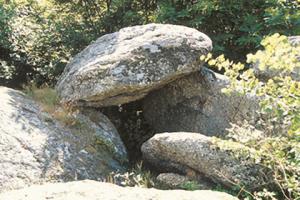  -  - Le dolmen de la Roche aux fÃ©es